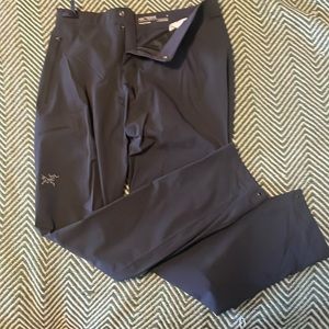 Arc'teryx lightweight pant women's size 4 - hiking pants navy color